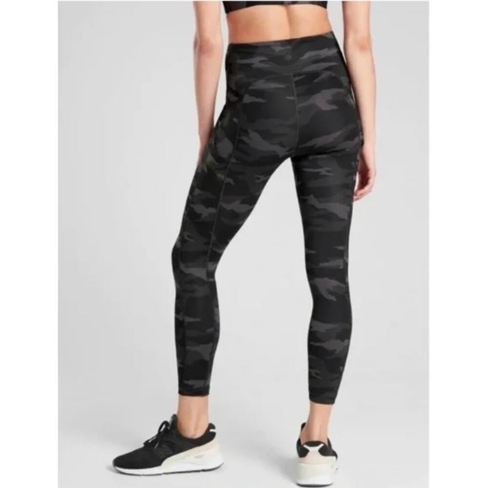 Athleta Ultimate Stash Pocket Camo 7/8 Size Small‎ - Picture 15 of 15